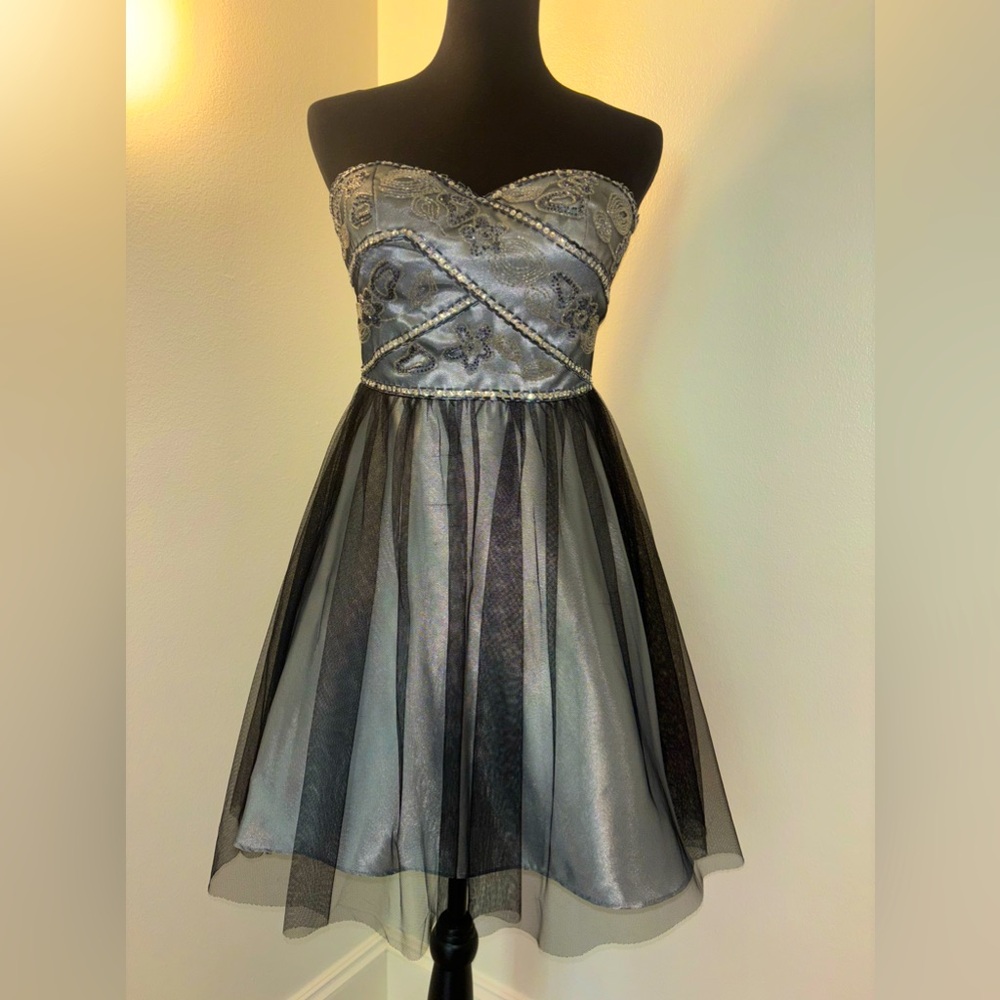 Jump cocktail/ homecoming dress. Silver metallic with tulle overlay and beading